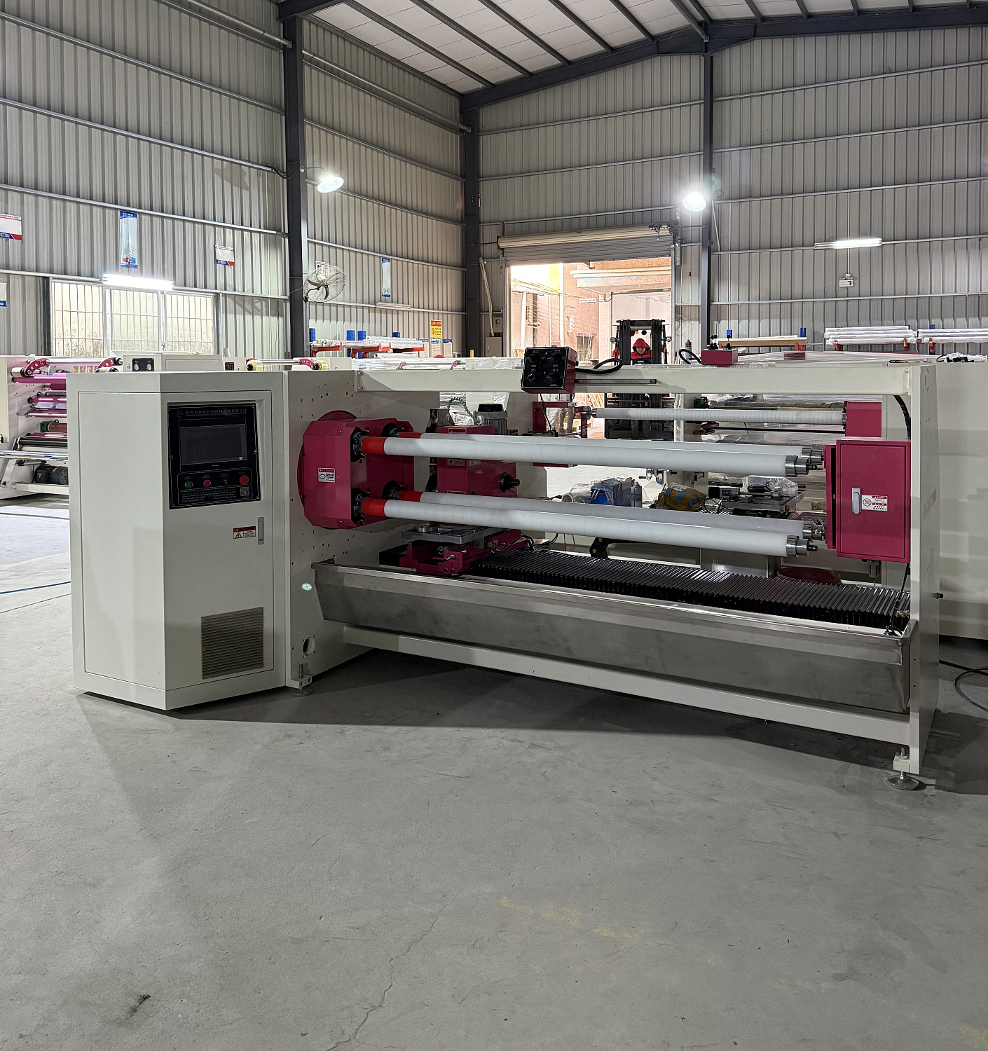 Четырехосный станок для резки рулонов LG4-1600